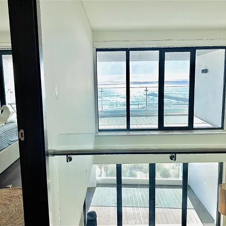 Front Line, Sea View, Luxury Penthouse In Caparica Appartement