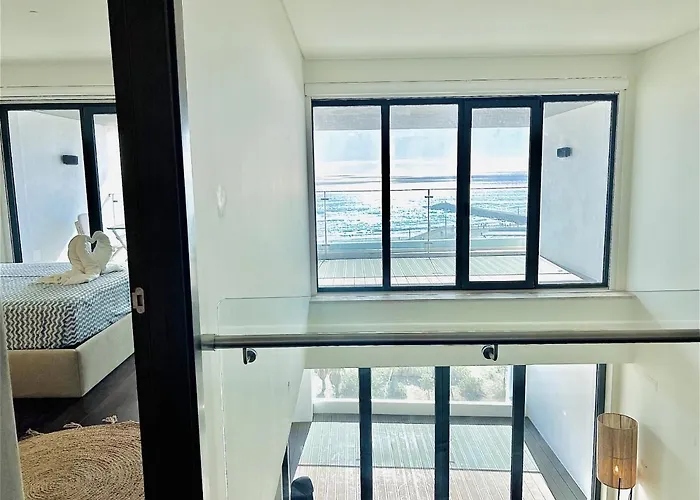 Front Line, Sea View, Luxury Penthouse In Caparica Lägenhet