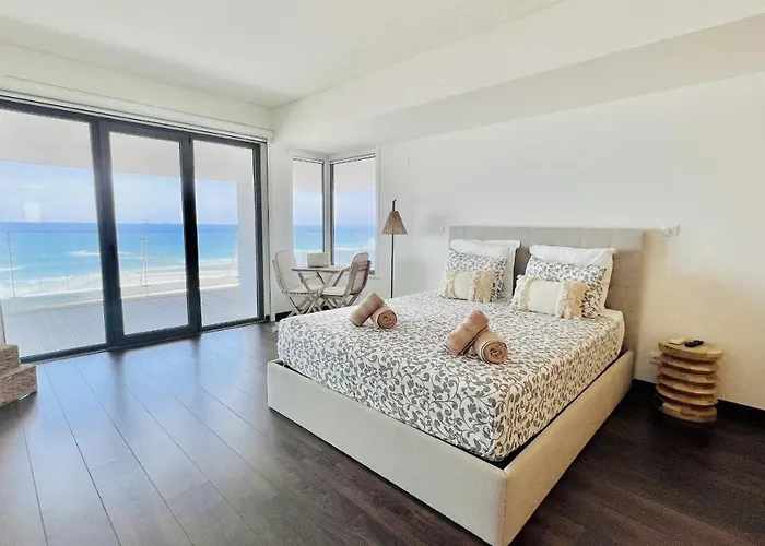 Front Line, Sea View, Luxury Penthouse In Caparica Lägenhet