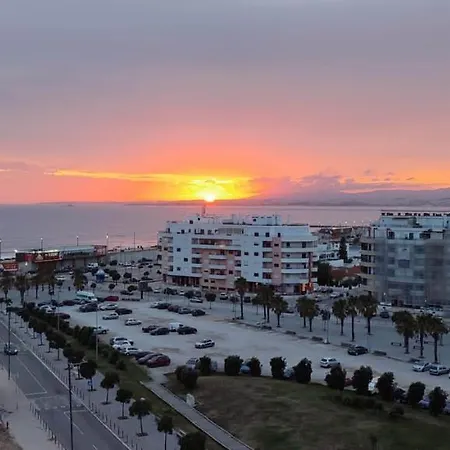 Front Line, Sea View, Luxury Penthouse In Caparica Appartement Costa de Caparica
